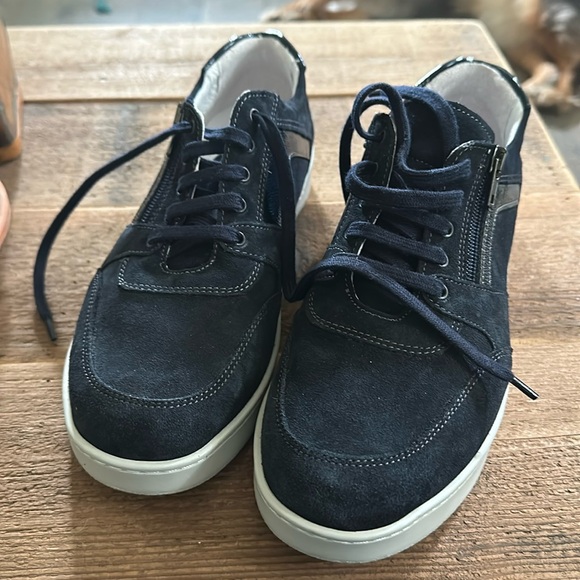 DAVID TATE Navy blue suede walking shoe.. size 9., with zipper detail. Look new - Picture 1 of 6